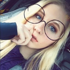 Meet your Posher, Mikayla